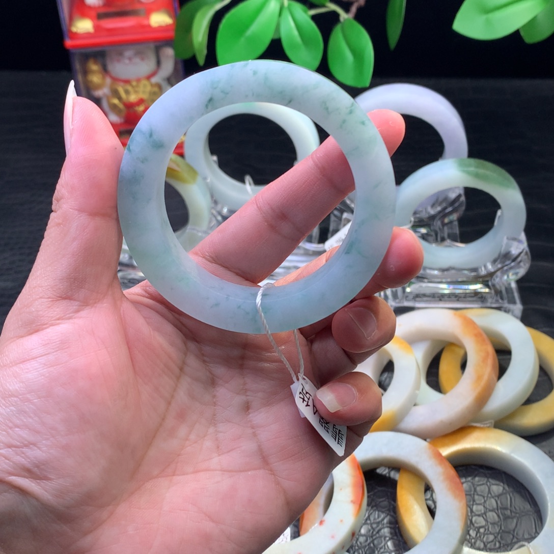 定制翡翠未镶嵌手镯