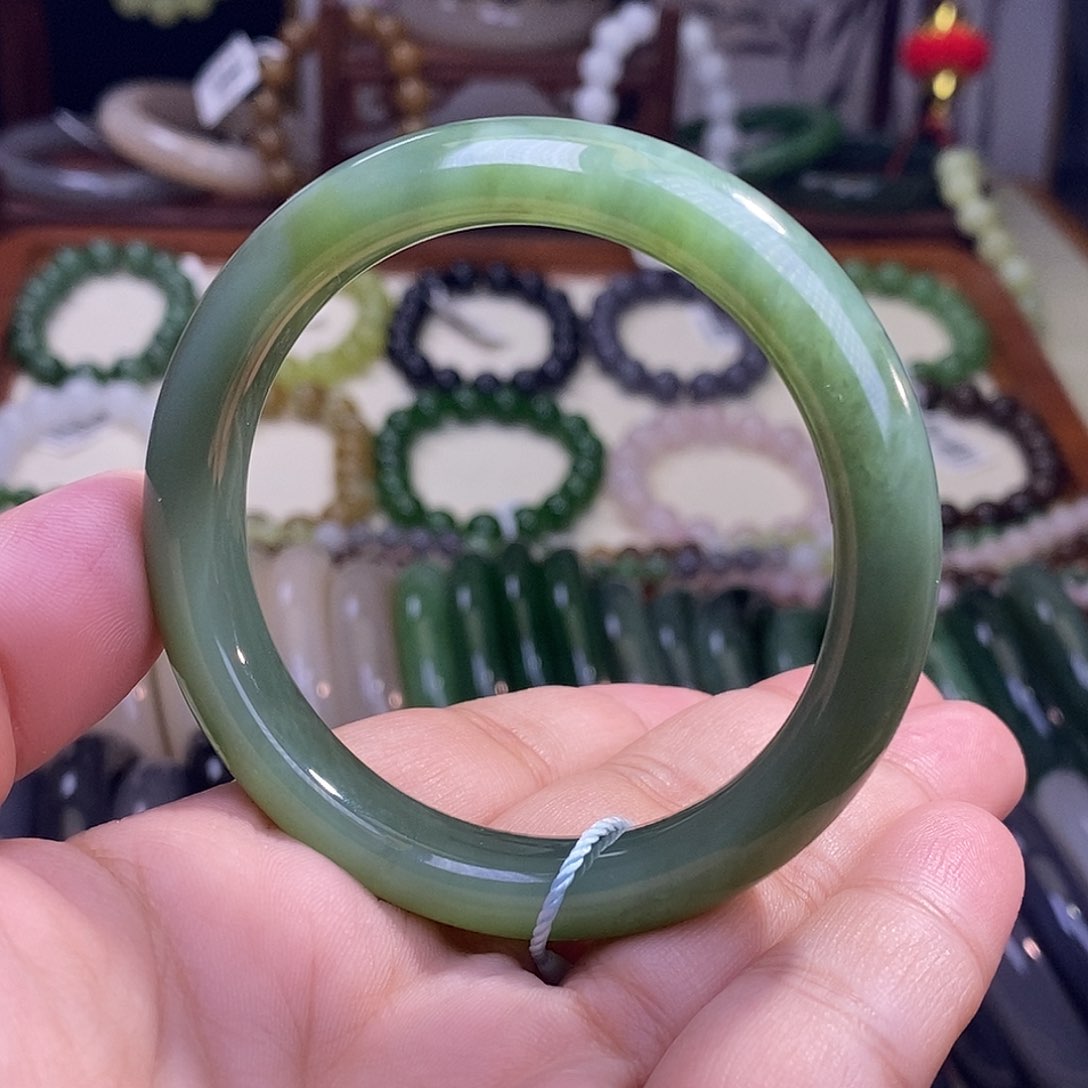 颈饰未镶嵌和田玉53-54碧玉老矿料冰底猫眼粉青手镯