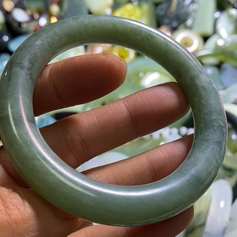 岫玉手镯未镶嵌58口径