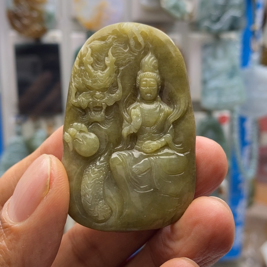 翡翠未镶嵌颈饰观音