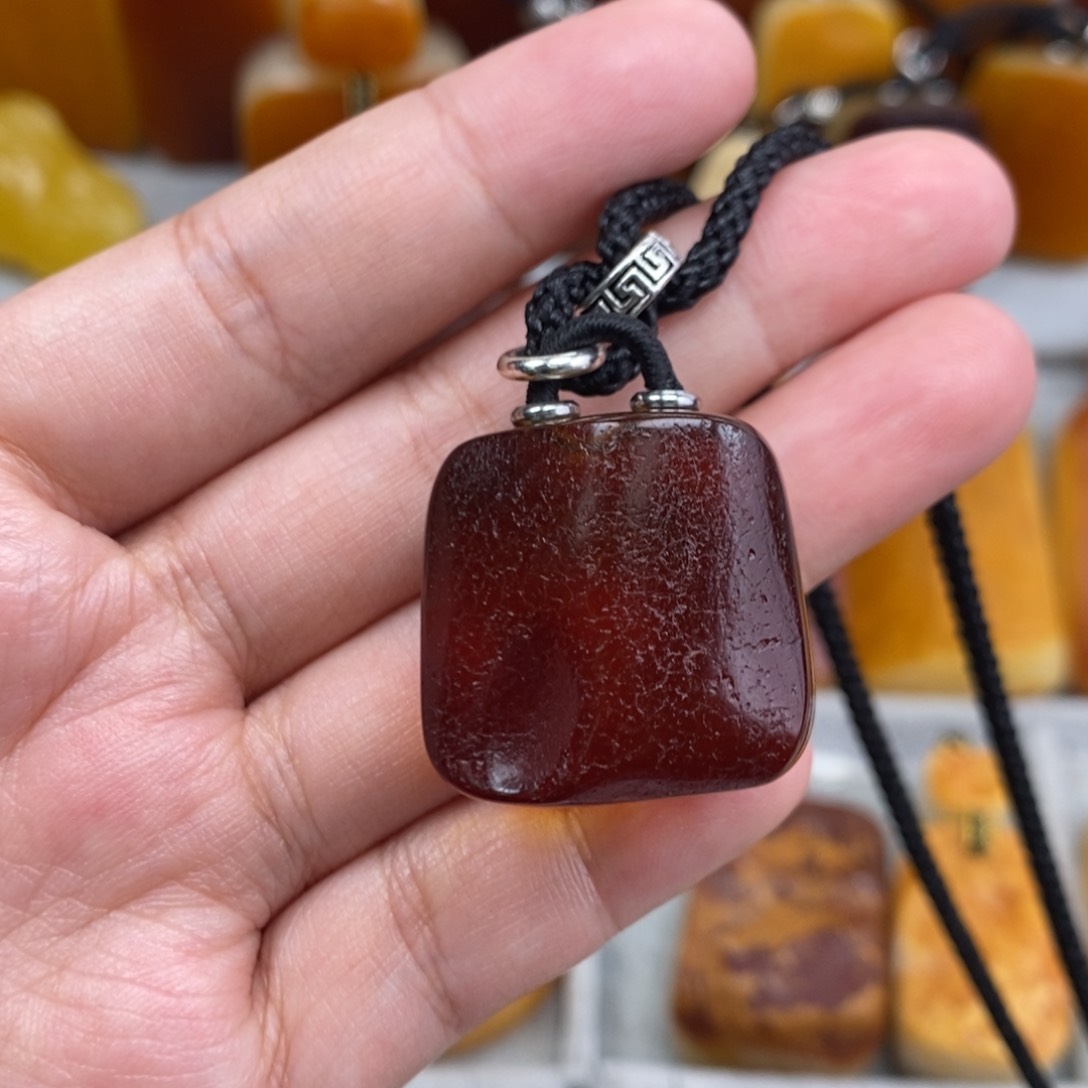 琥珀吊坠(赠链)未镶嵌