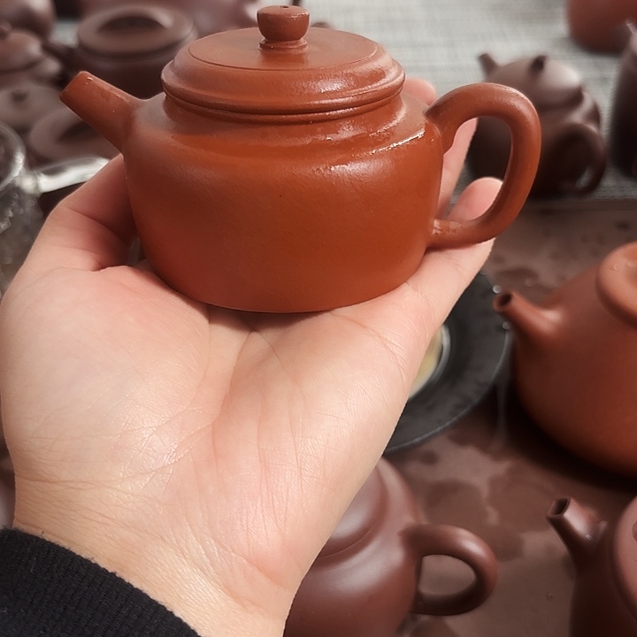 紫砂茶壶得钟，半手工制作…………