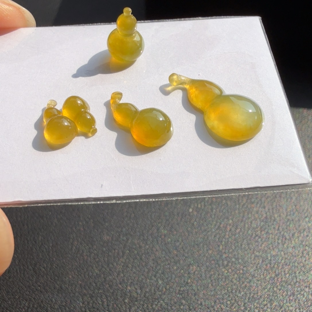 翡翠未镶嵌颈饰珠光宝气