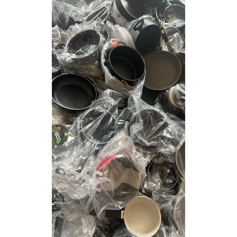 1【德美日韩外贸尾单】 各种微瑕带手炳炒锅不粘锅，建议勿拍！