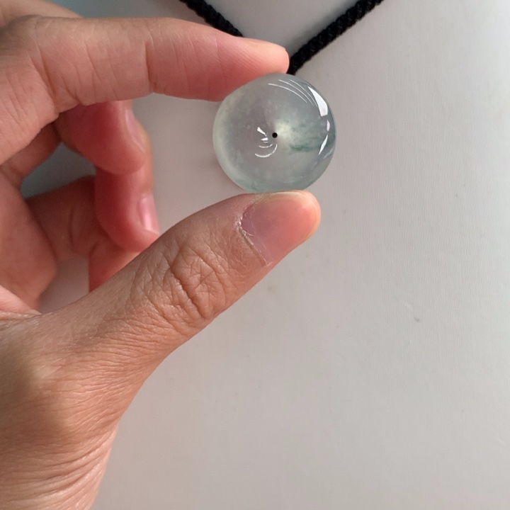 翡翠挂件未镶嵌…..