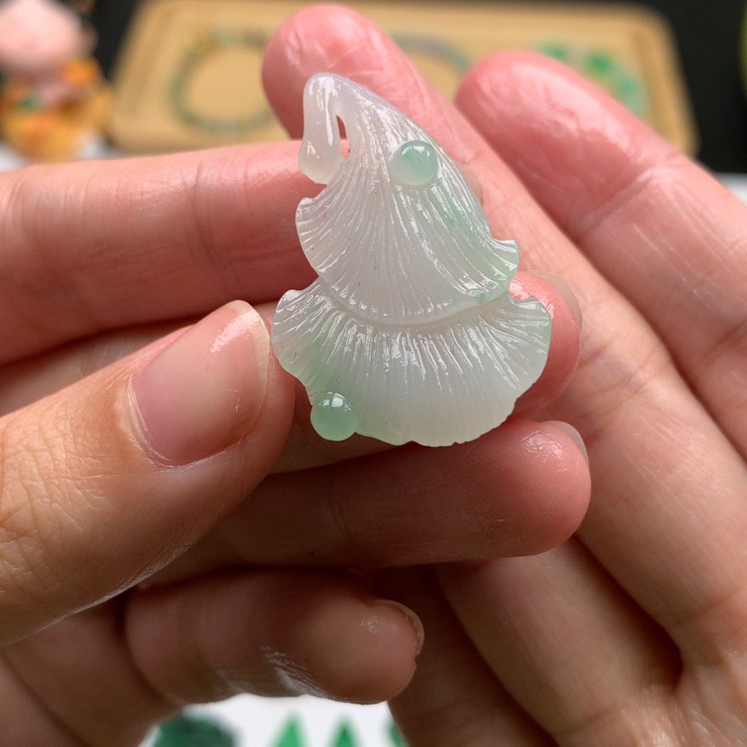 定制翡翠未镶嵌银杏叶