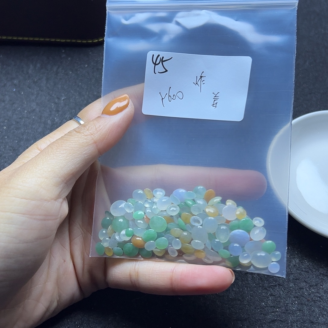 姜***哈定制翡翠未镶嵌翡翠裸石