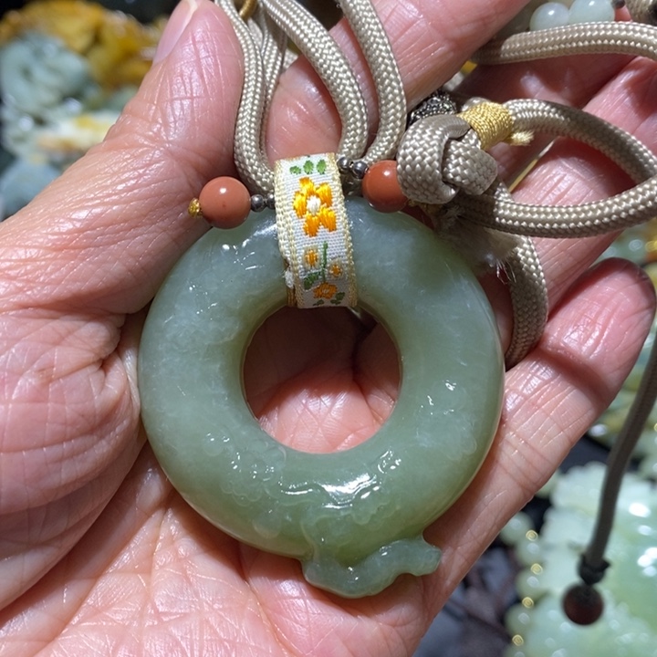 岫玉岫玉吊坠未镶嵌