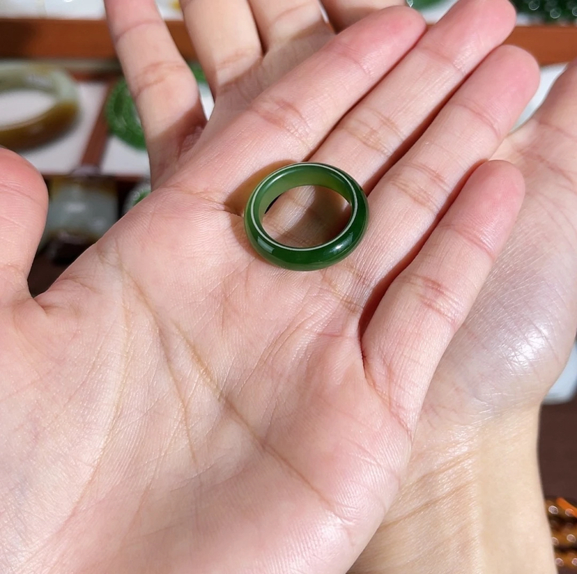 和田玉碧玉戒指.