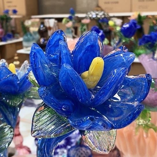 琉璃花瓶高45厘米宽9厘米