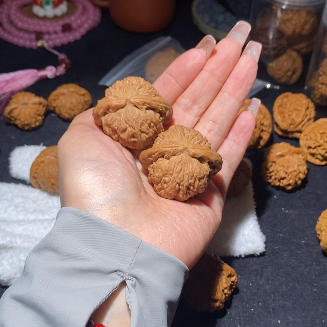 文玩核桃吊坠白狮子43