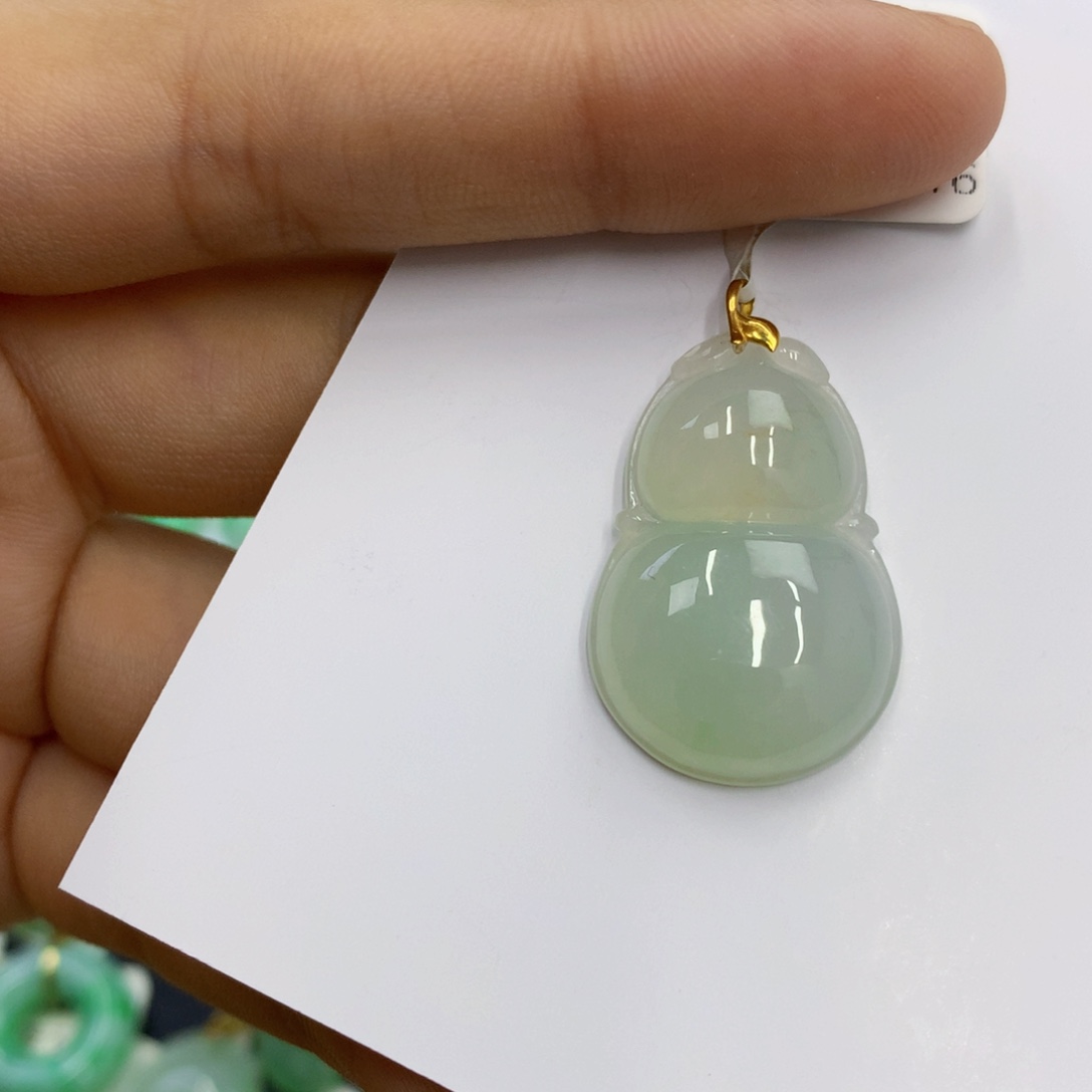 翡翠18K金镶嵌颈饰翡翠