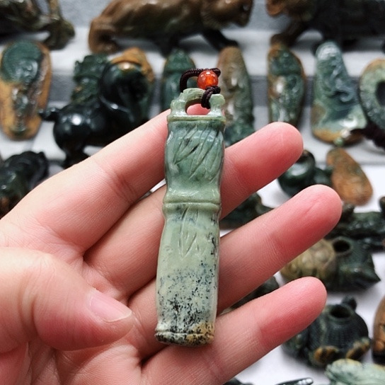 岫岩河磨玉（透闪石质玉）挂件未镶嵌