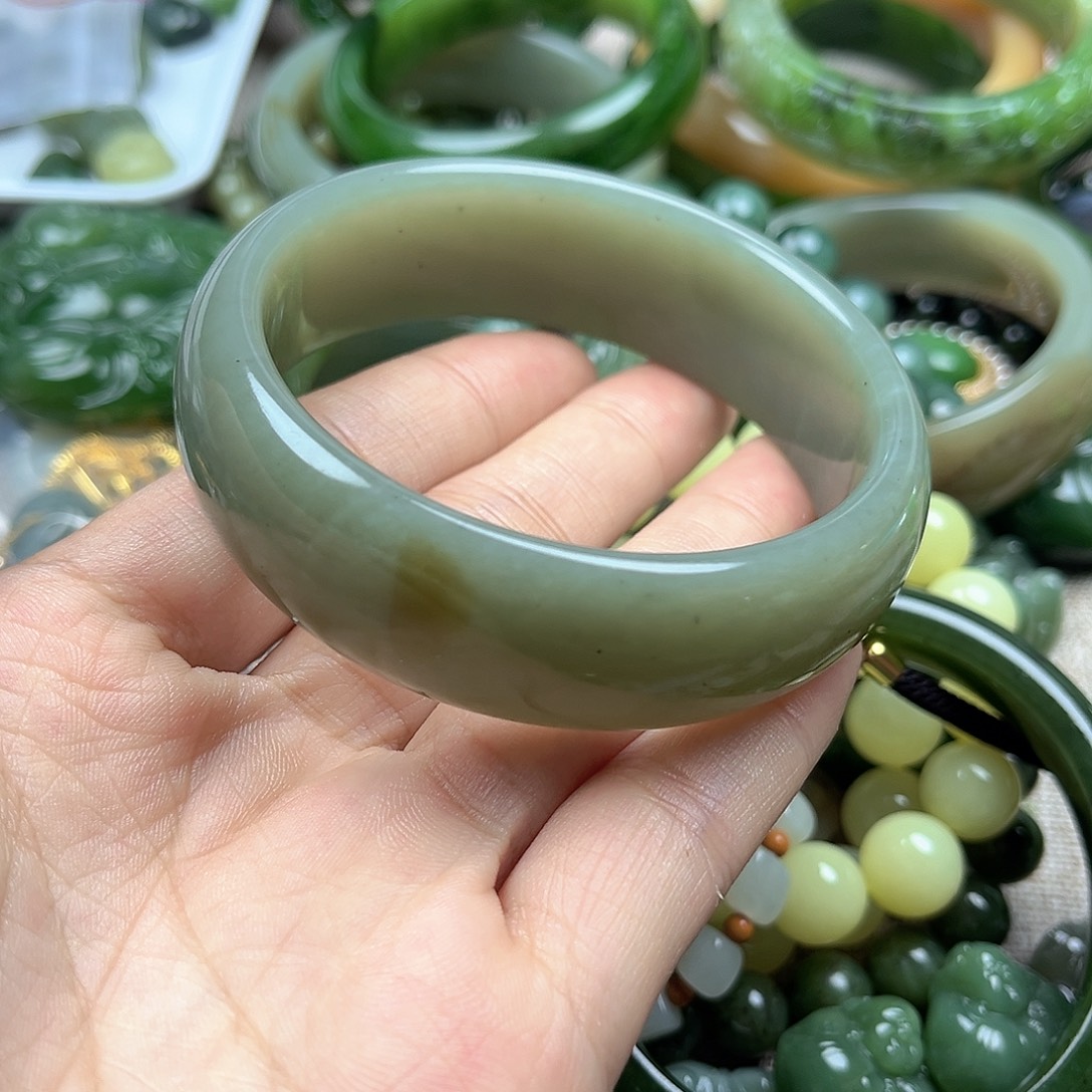 梦***和田玉未镶嵌手镯59