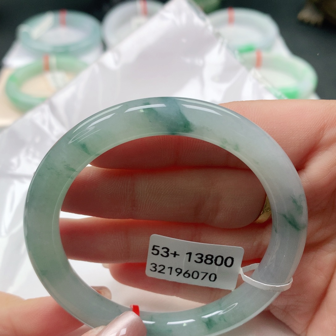 翡翠手镯未镶嵌53 54 55飘兰花起胶~