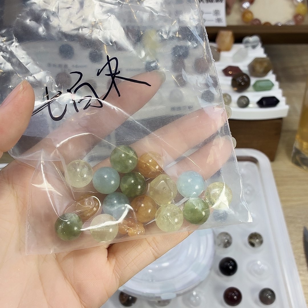 未镶嵌烟晶手链差价