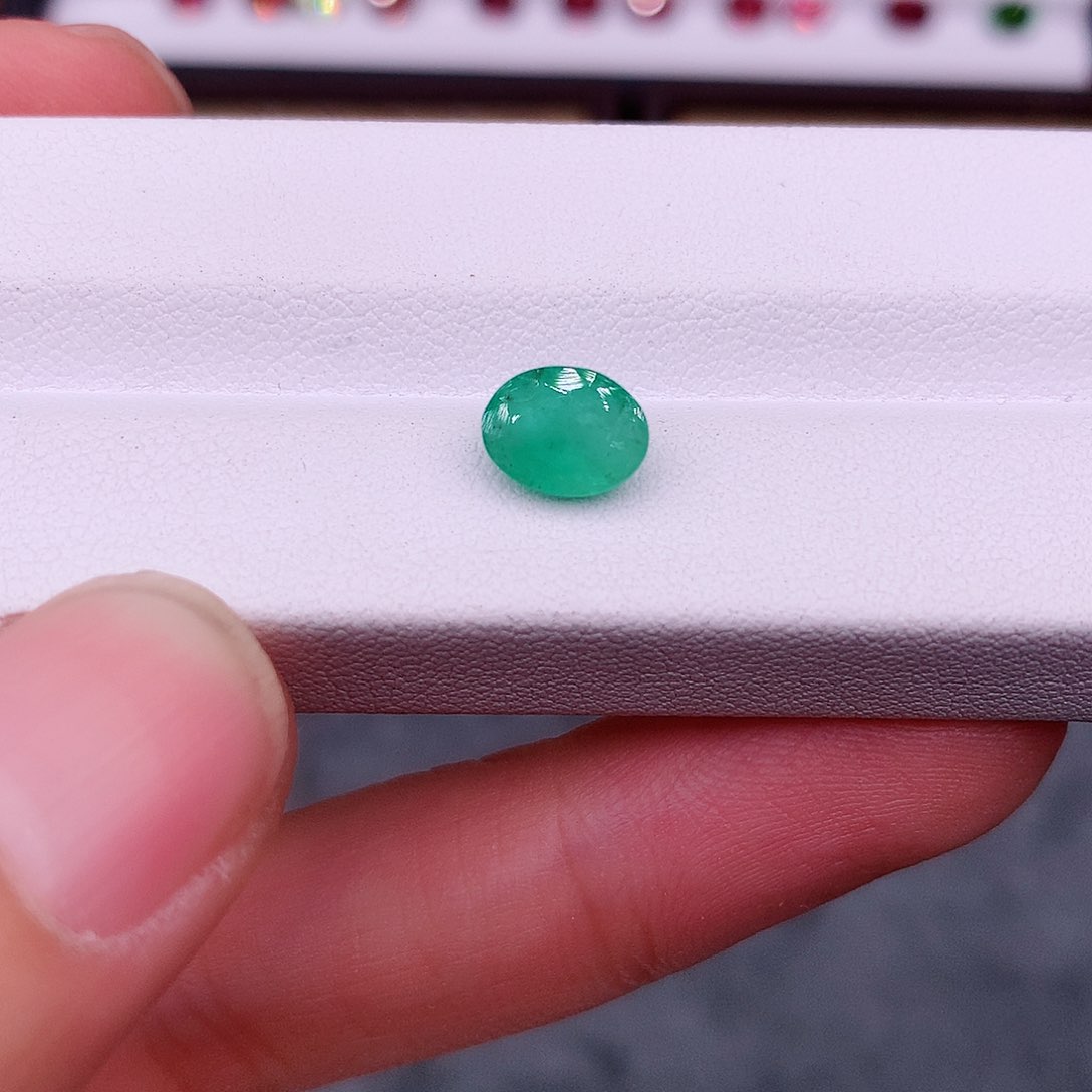 祖母绿裸石未镶嵌