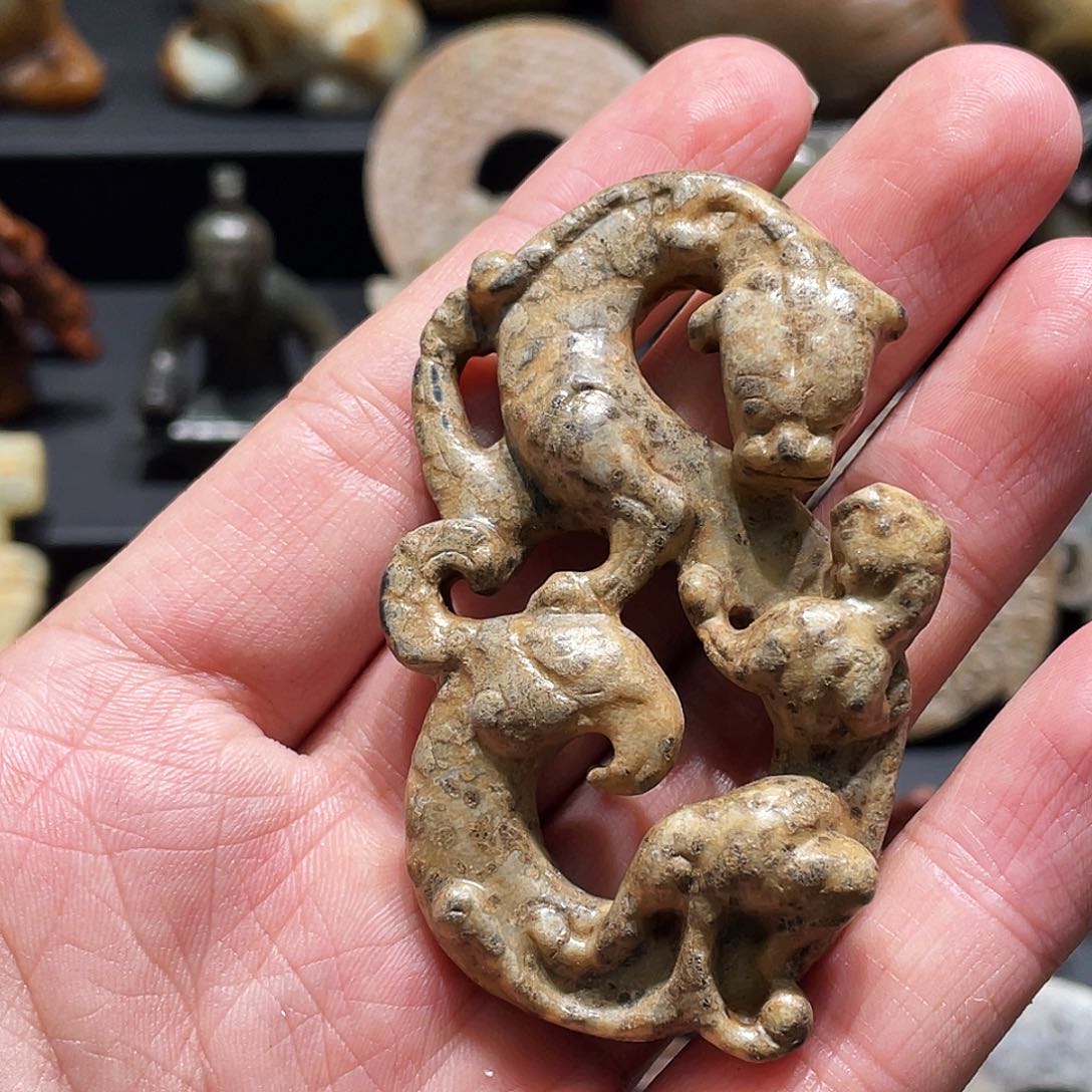 和田玉（糖玉）未镶嵌颈饰民**玩