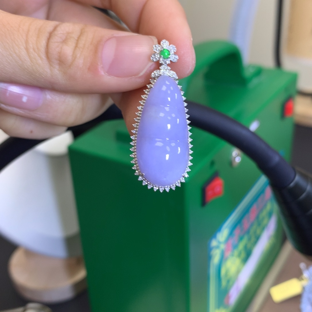 翡翠颈饰18K金镶嵌翡翠