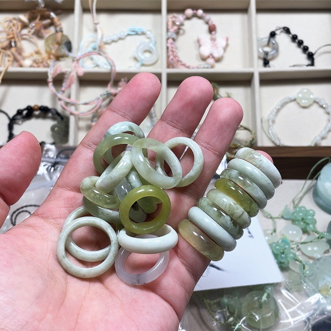 合金蛇纹石玉颈饰