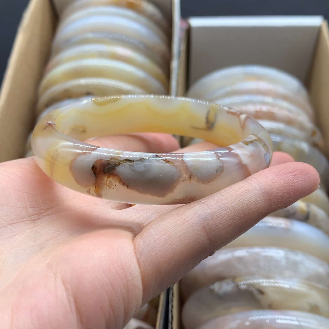 【闪购商品】玛瑙/玉髓手镯未镶嵌家*