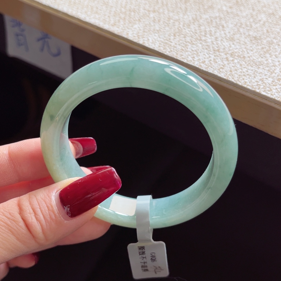 翡翠手镯未镶嵌手镯