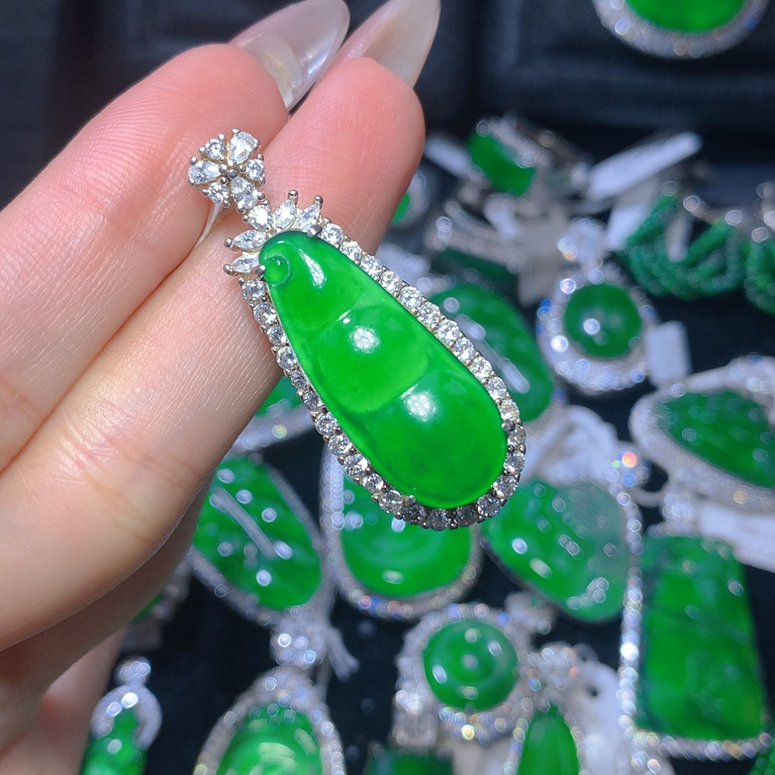 翡翠颈饰银S925镶嵌翡翠