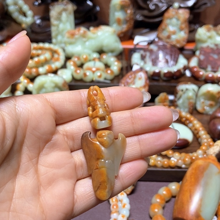 岫岩河磨玉（透闪石质玉）未镶嵌挂件白**青