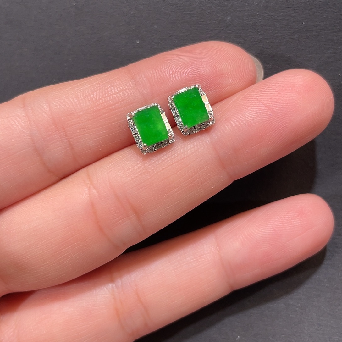 翡翠18K金镶嵌耳饰南非钻