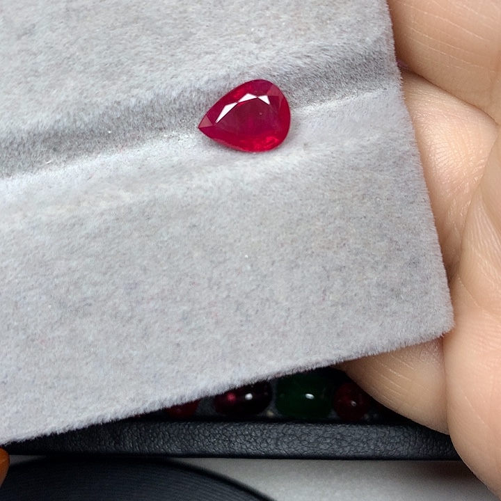 红宝石裸石2.03ct缅甸鸽血红红宝石水滴