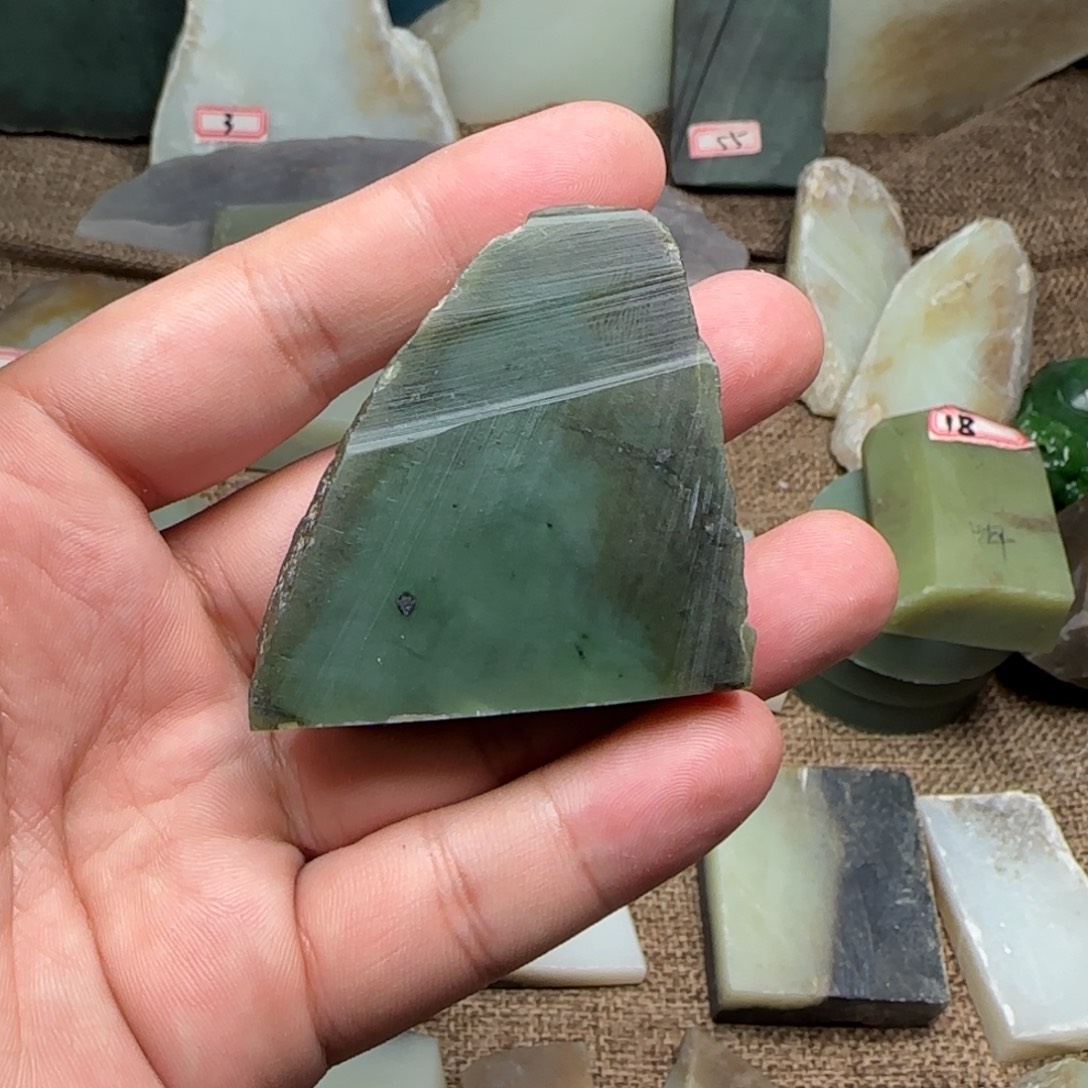 和田玉（糖玉）未镶嵌珠宝奇石