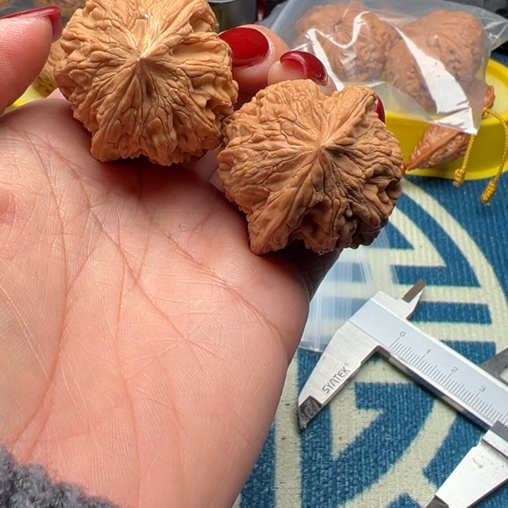 吊坠桃核文玩大孤石