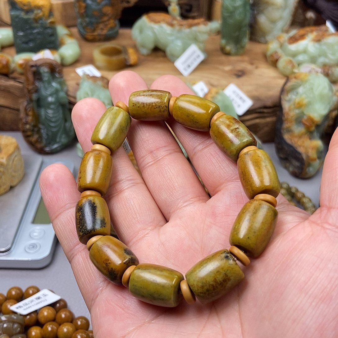 岫岩河磨玉（透闪石质玉）手串未镶嵌花*花