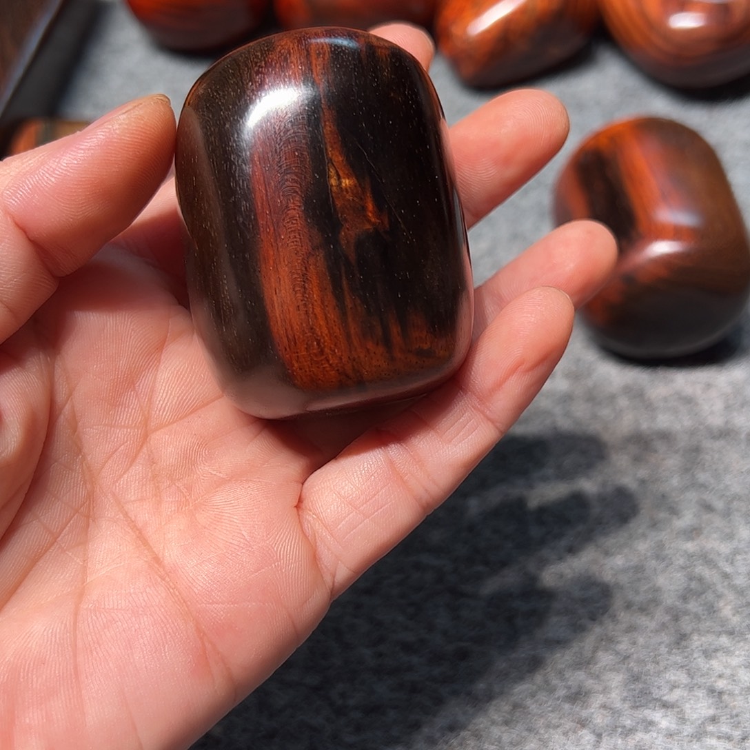 j***歌交趾黄檀（大红酸枝）