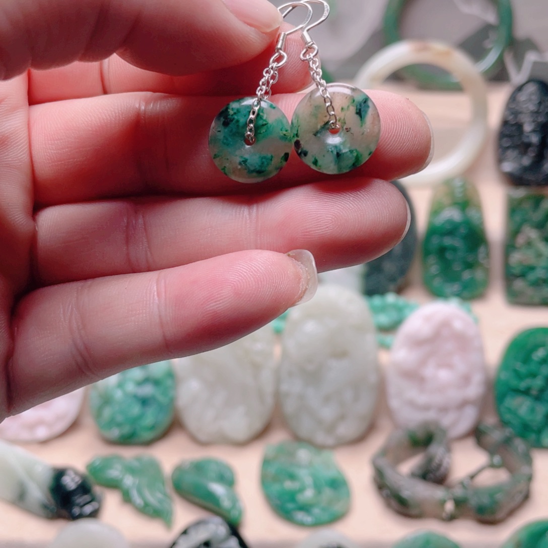 独山玉未镶嵌颈饰