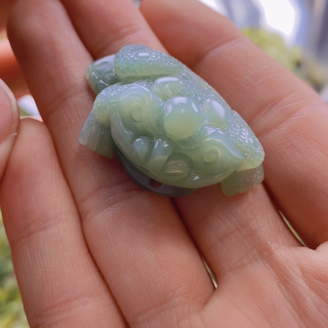 蛇纹石玉吊坠未镶嵌