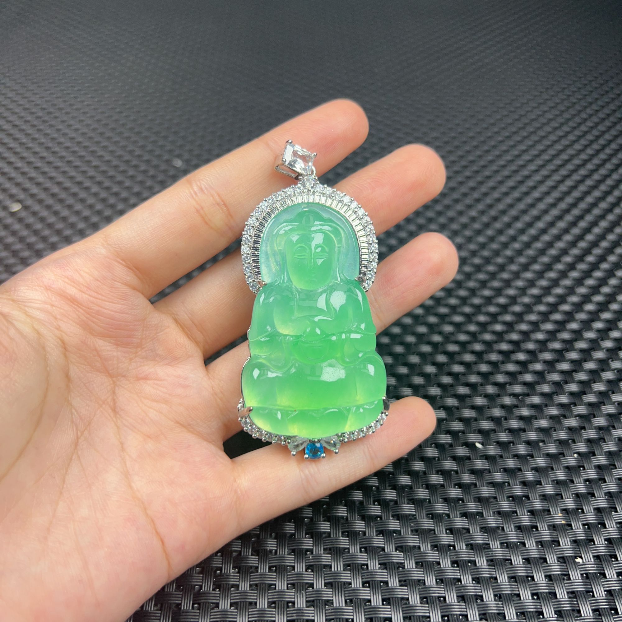 (老郑珠宝)W313油青镶嵌观音时尚精美气质百搭款吊坠