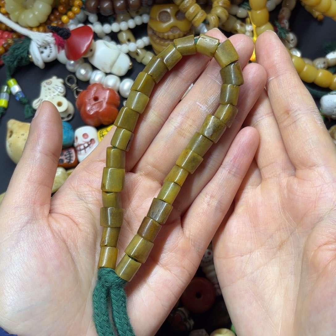 只买单纯的吊坠，没带链子，属的性质。无