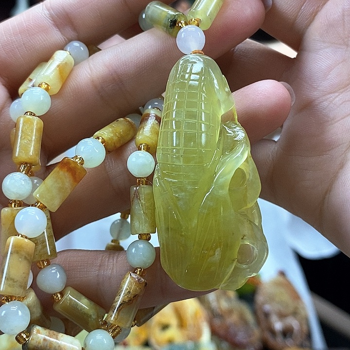 蛇纹石玉未镶嵌颈饰