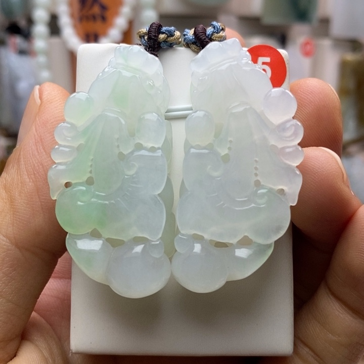 翡翠颈饰未镶嵌每天