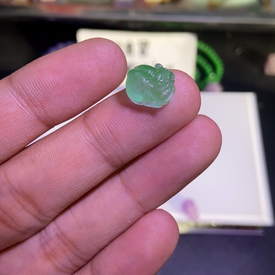 翡翠未镶嵌颈饰吊坠