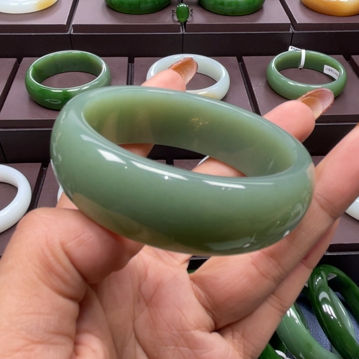 和田玉（碧玉）未镶嵌手镯