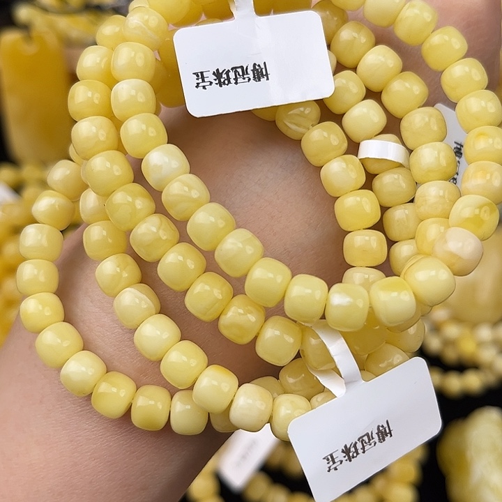 琥珀未镶嵌颈饰琥珀，多样性发其一