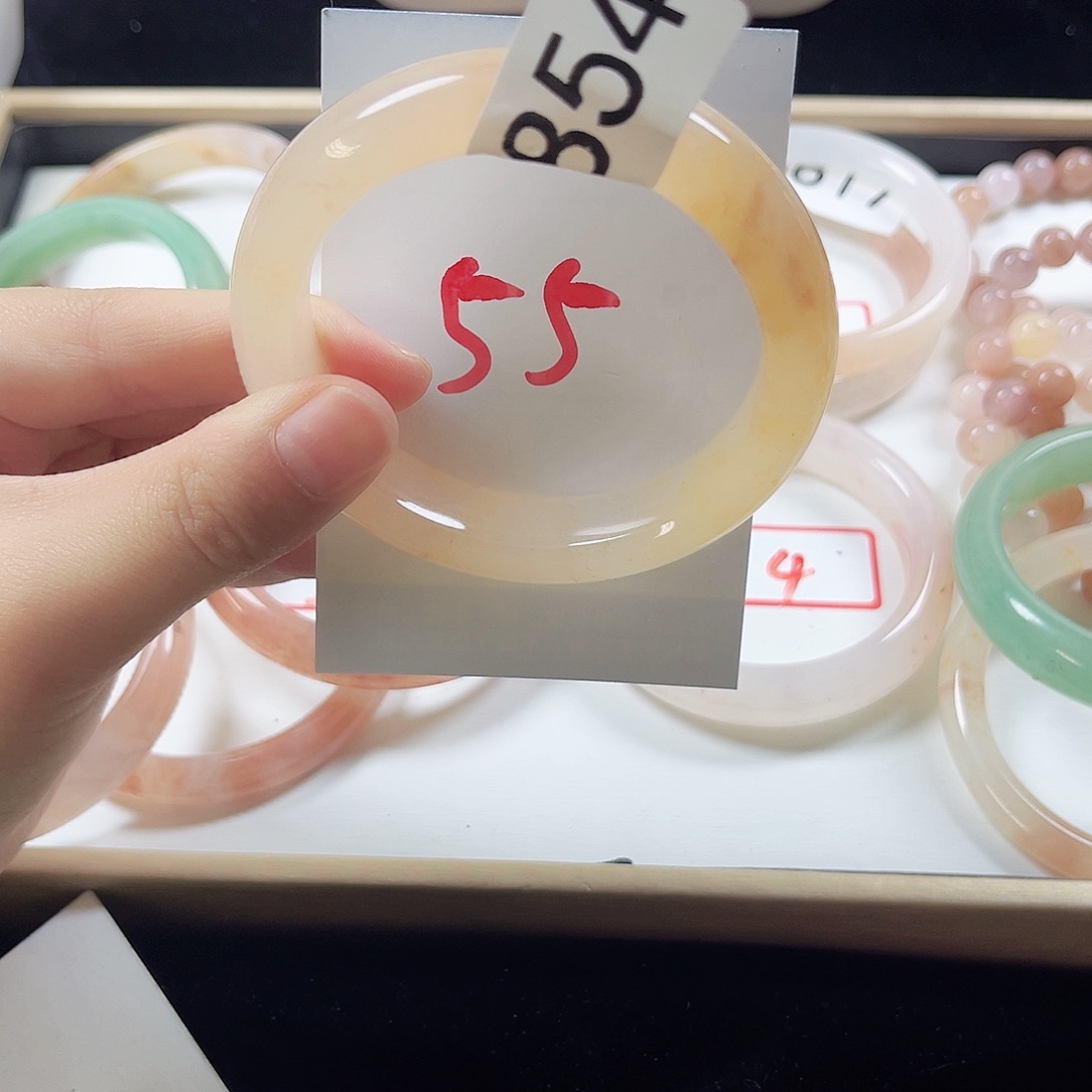 石英质玉手镯未镶嵌