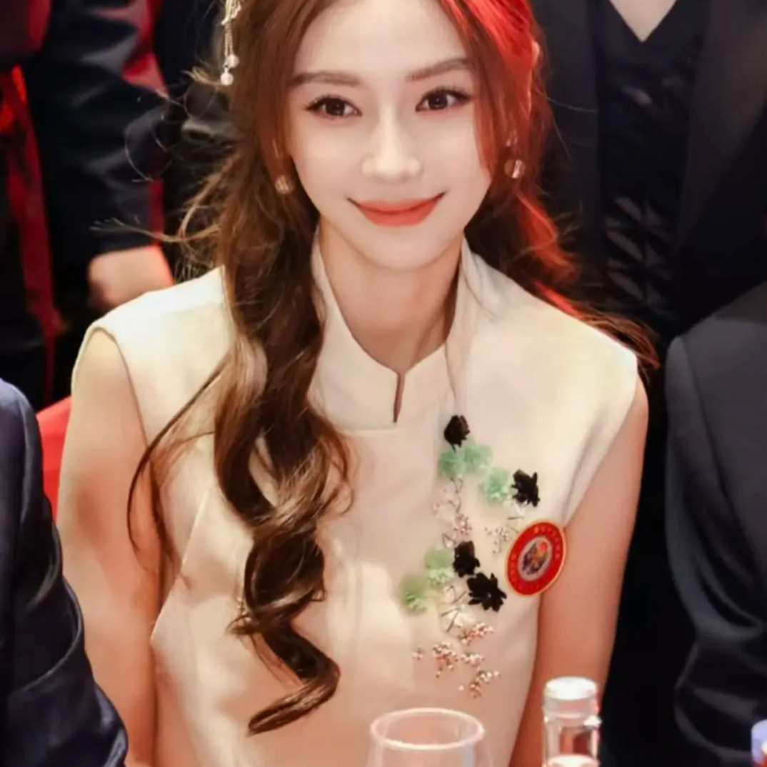 LA MAISON  JADE  玉琼26春黑白两色手工缝珠中式立领偏襟马甲