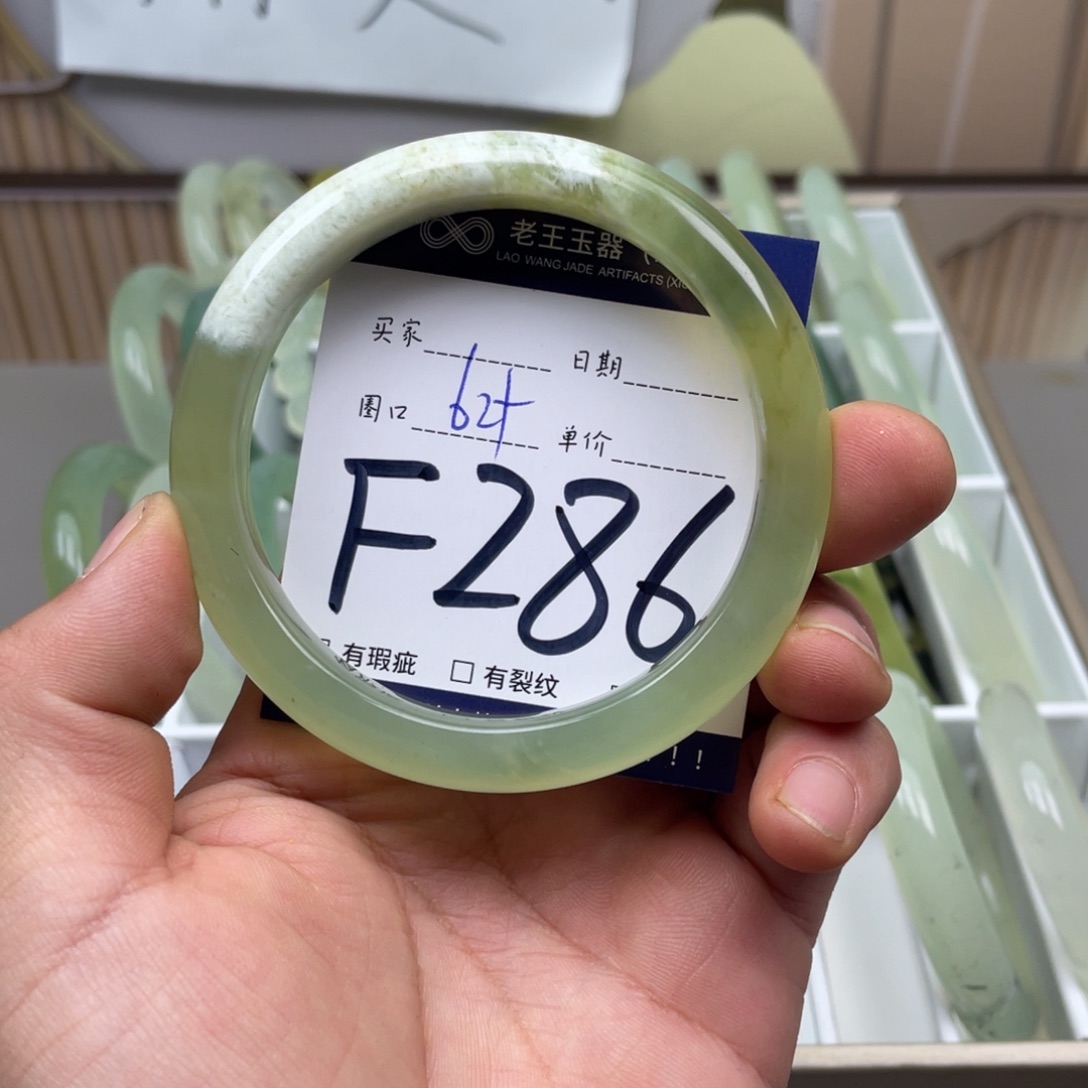 岫玉手镯手镯未镶嵌