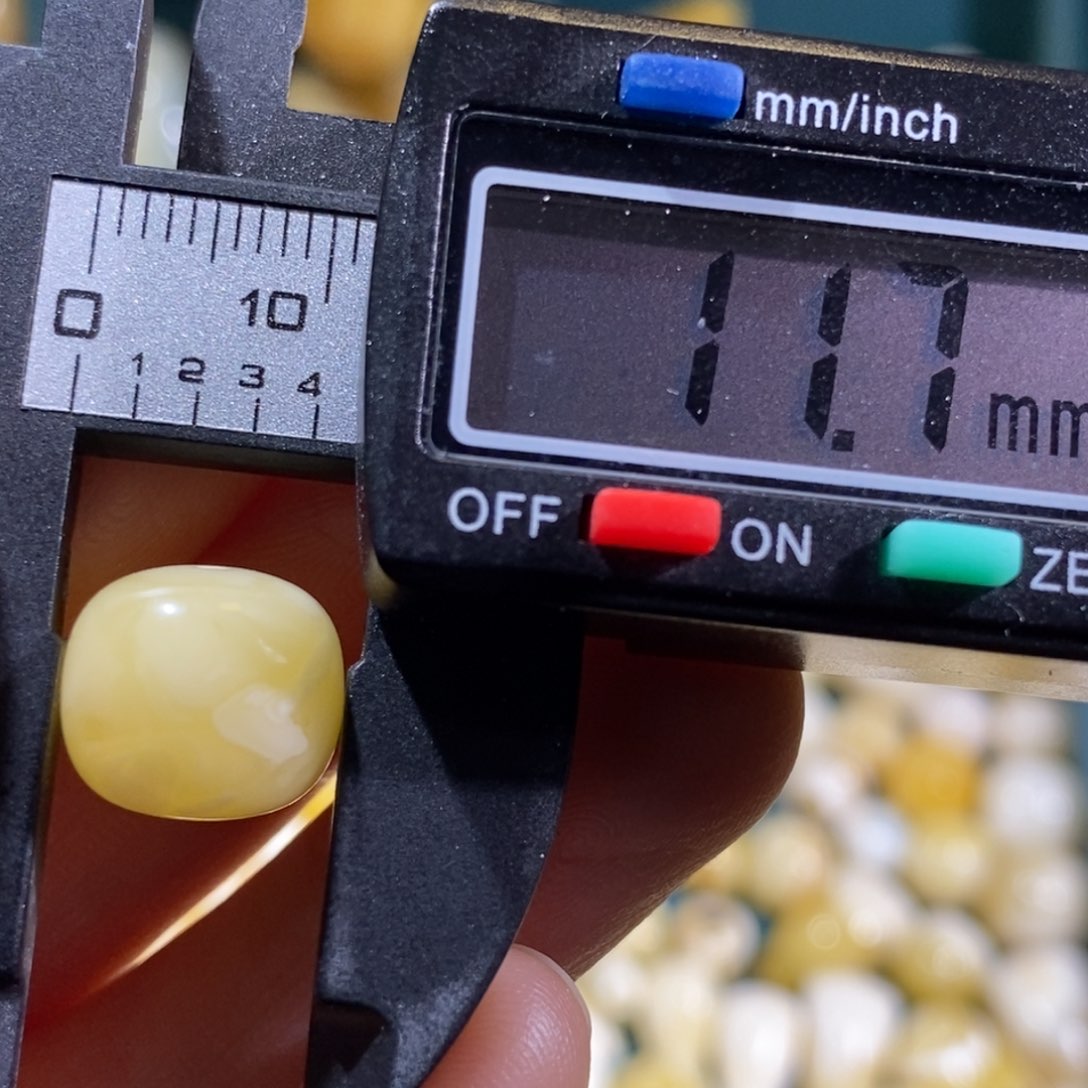 蜜蜡裸石未镶嵌微瑕