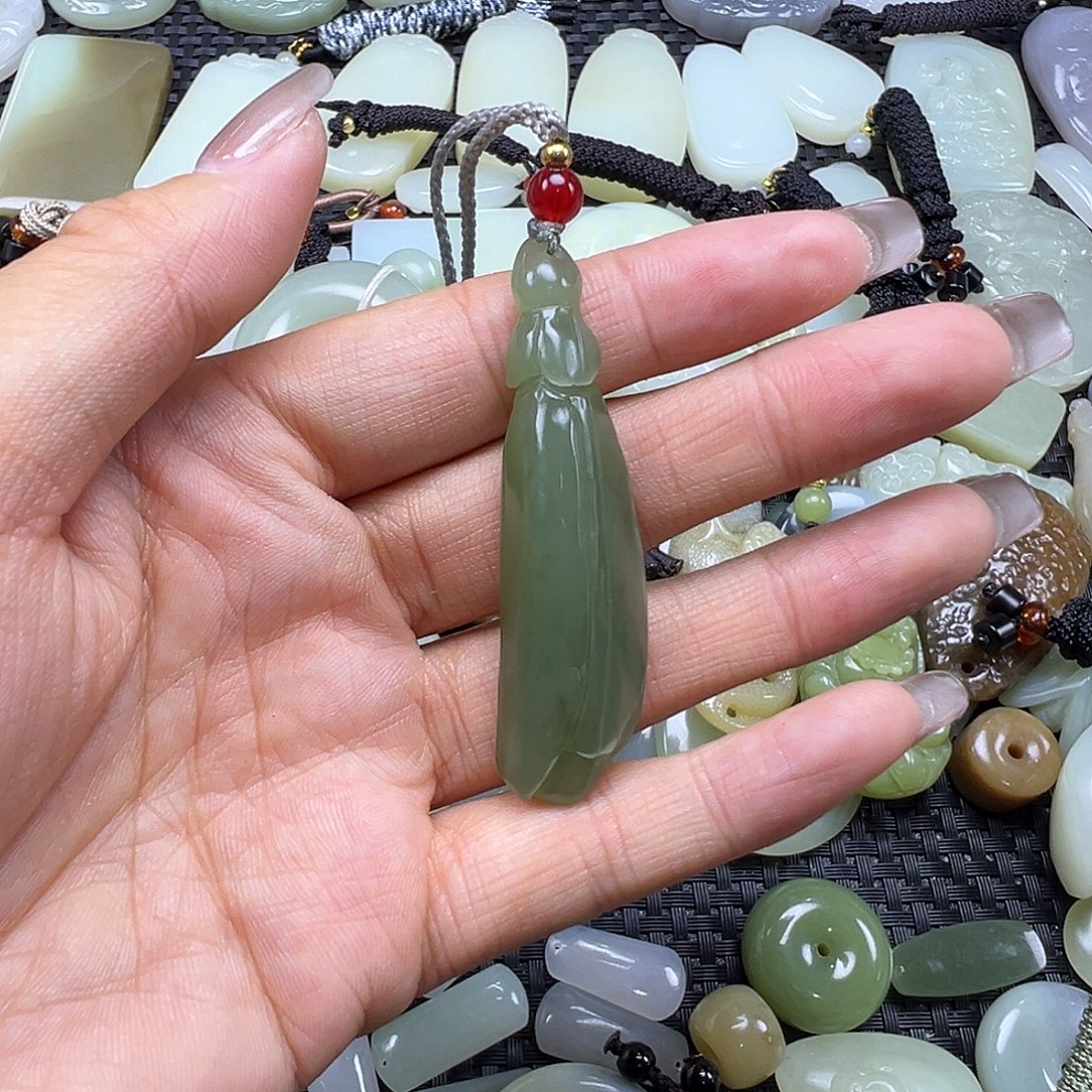 飞***桃和田玉未镶嵌吊坠(不含链)买断价，不退不换