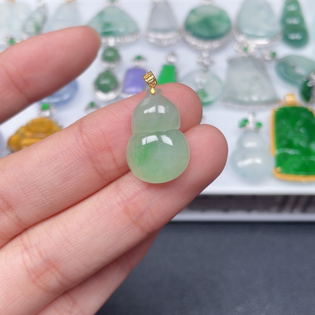 翡翠颈饰18K金镶嵌翡翠