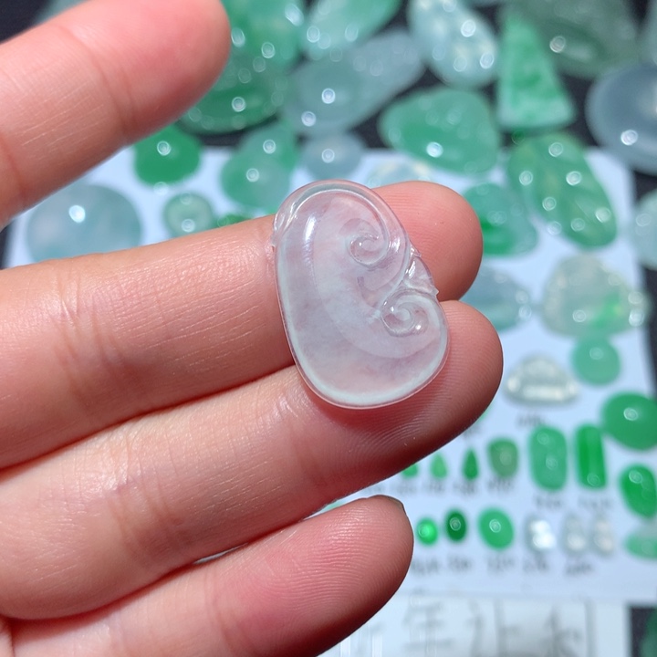 翡翠颈饰未镶嵌天然翡翠如意